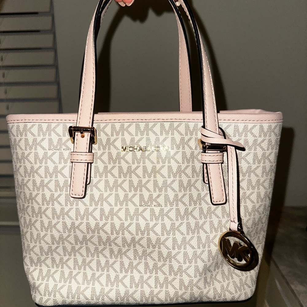Michael Kors purse - new without tags. Never used.